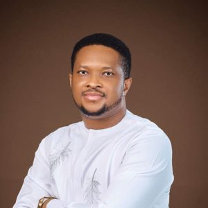 Lawrence Oyor - 7 Eyes 7 Wings 7 Scrolls (Live)